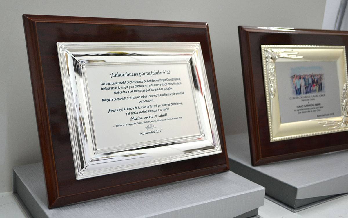 Grabado de placas conmemorativas y aniversario